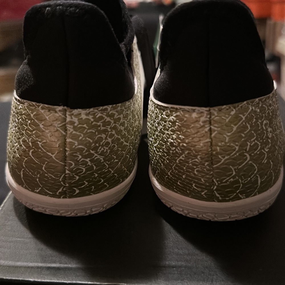 Adidas soccer shoes - Picture 3 of 8